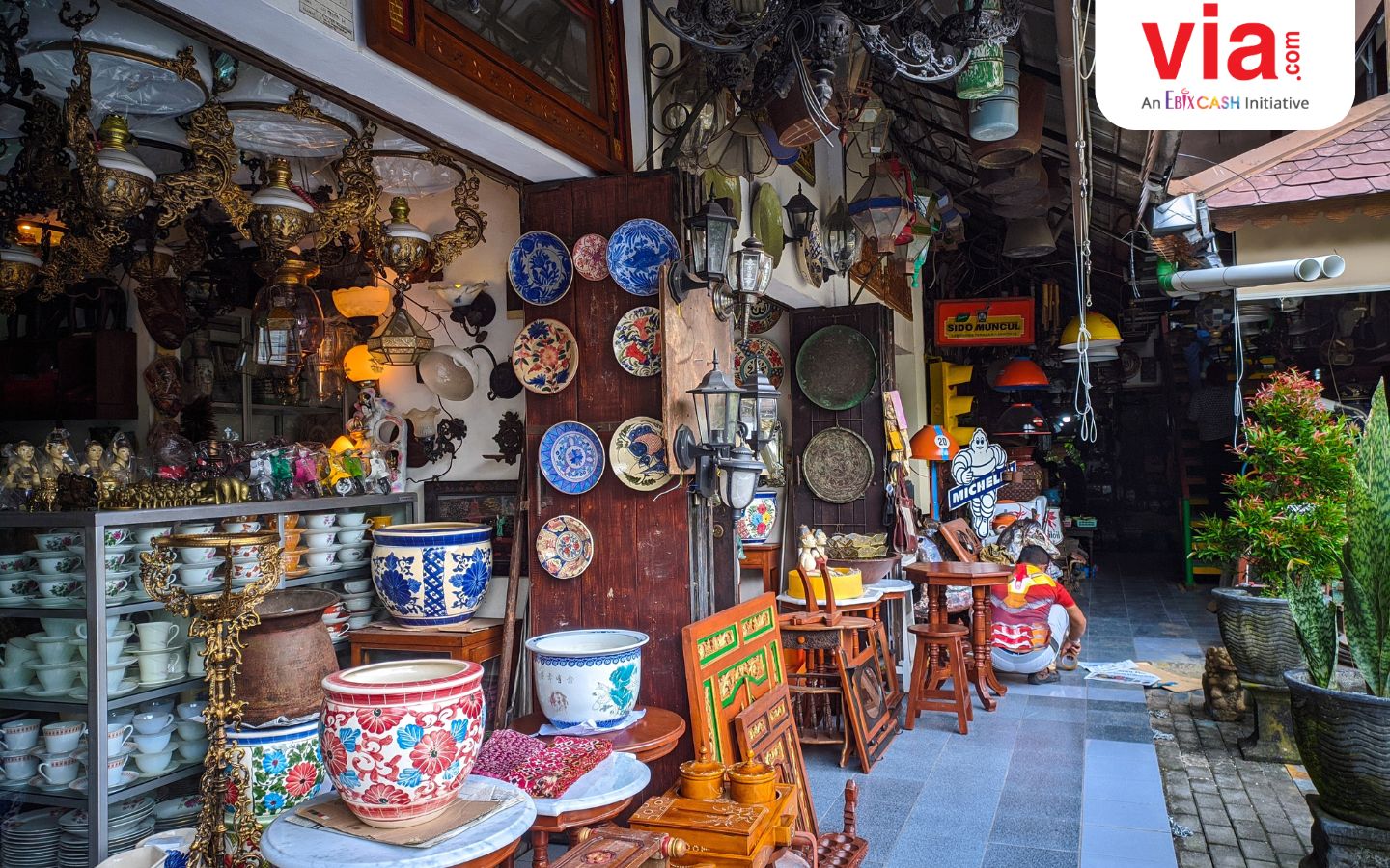 Ajak Tamu ke Masa Lalu: Rekomendasi 6 Pasar Barang Antik di Indonesia